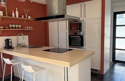 Ploudalmezeau House | Single-storey house, close to the port and Kerdéniel beach.