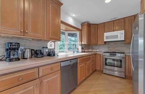 Country Club - North Shore House | Single-Story｜Cozy 3B3B｜Street Parking Available｜Flex-Lease｜ Workspace n #42366