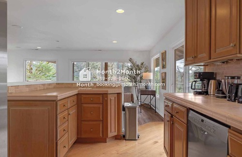 Country Club - North Shore House | Single-Story｜Cozy 3B3B｜Street Parking Available｜Flex-Lease｜ Workspace n #42366
