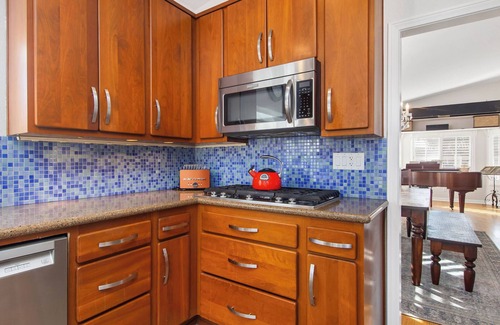 Ivey Ranch - Rancho Del Oro House | Single Story Home with pool/spa and just 10 minutes to the Beach!