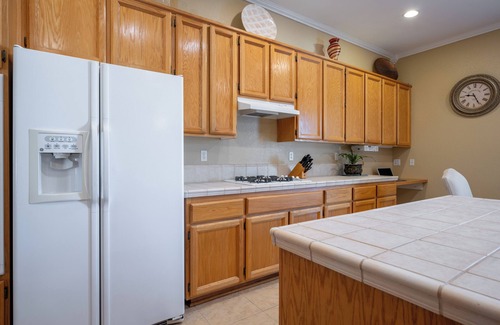Rocklin House | Single Story Rocklin Living. Garage Included In Stay. Pets Welcome. Walk To Park