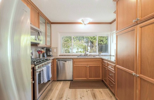 Mission Viejo House | Single Story w/Fast WiFi, Backyard & EV Charger. (Fig Perch)