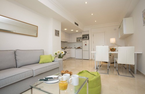 Penya-roja Apartment | Singular Stays Alameda II