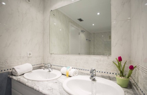 Penya-roja Apartment | Singular Stays Alameda II