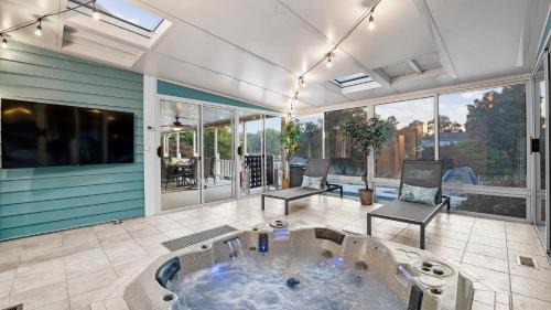 Westport Villa | Sip Sip Away by AvantStay Pool Hot Tub