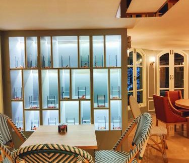 Wat Bowon Niwet Hotel | Siri Ratchadamnoen Bangkok Hotel