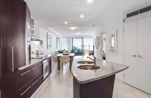 Mooloolaba Apartment | Sirocco 202 by G1 Holidays - Two Bedroom Beachfront Apartment in Sirocco Resort