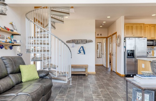 Coupeville Cabin | Sisters by the Sound by AvantStay | Beach Access