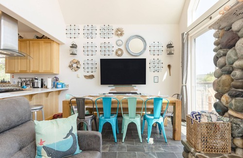 Coupeville Cabin | Sisters by the Sound by AvantStay | Beach Access