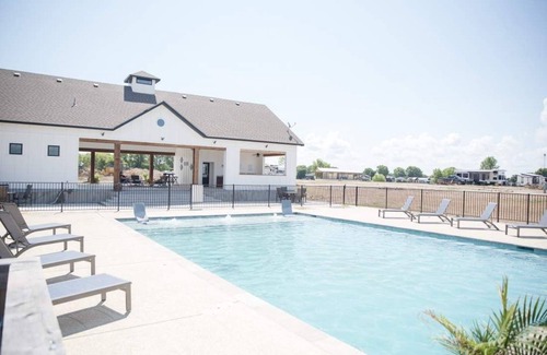 Kerens RV Rental | Site 73 @ Peninsula Point