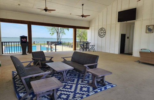 Kerens RV Rental | Site 73 @ Peninsula Point