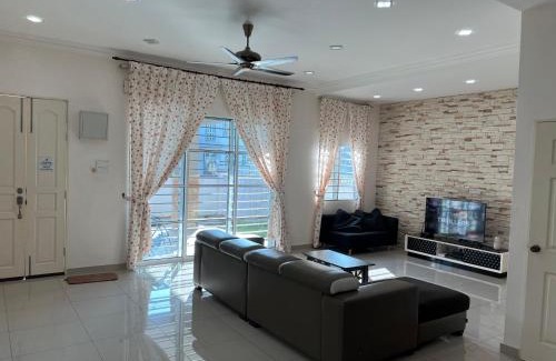 Taman Teratai House | Sitiawan Homestay Entire Semi D home