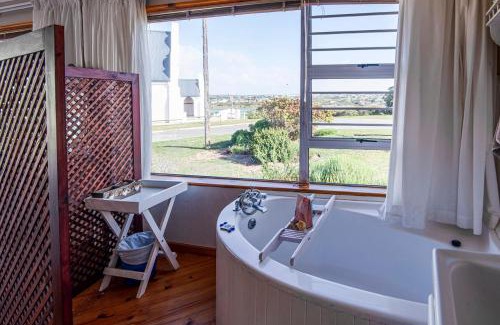 Still Bay Apartment | Sitterus