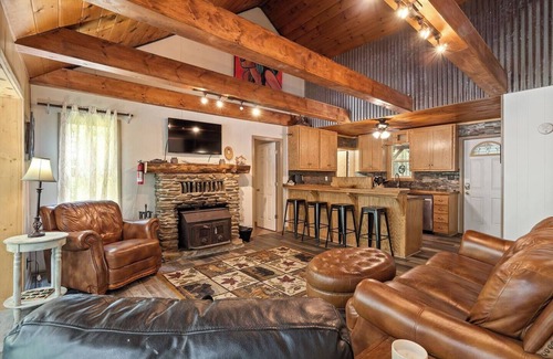 Newland Cottage | Sitting Bear Cottage in Gingercake Acres on the east side of Linville Gorge