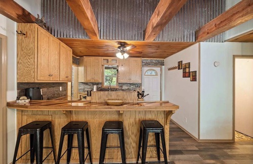 Newland Cottage | Sitting Bear Cottage in Gingercake Acres on the east side of Linville Gorge