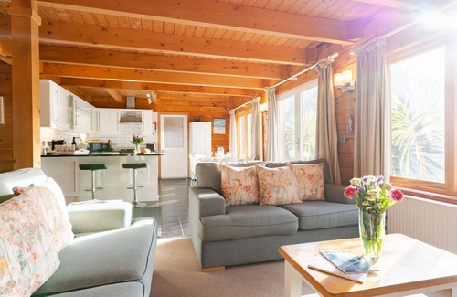 Little Petherick Cabin | Situated in the idyllic Cornish village of Little Petherick, nestled in the picturesque wooded valle