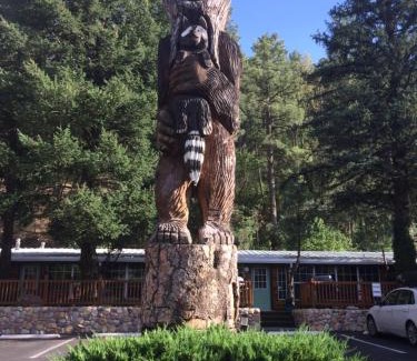 Ruidoso Cabin | Sitzmark Chalet Inn