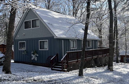 Bergton House | Six Acre Mountain Chalet w/She-Shed by ski resort
