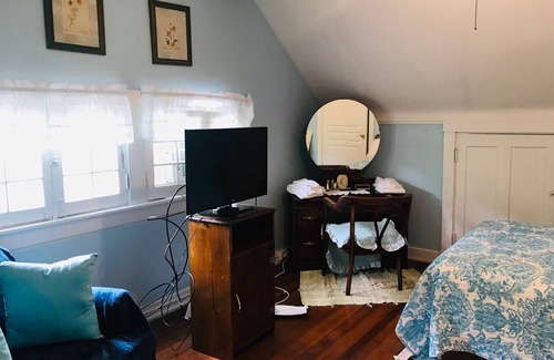 Roselawn Finance Bed & Breakfast | Six Acres Bed & Breakfast