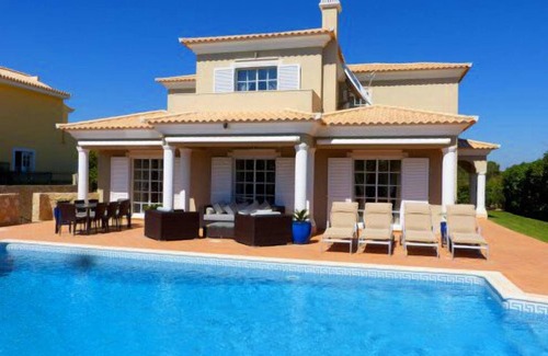 Vale do Garrao Villa | Six bedroom Varandas do Lago villa with Games Room and Pool T119 - Almancil, Algarve