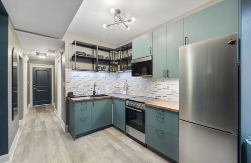 Wrigleyville Condo | Six-Bedrooms in Wrigleyville