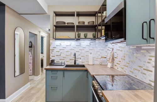 Wrigleyville Condo | Six-Bedrooms in Wrigleyville