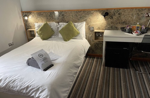 Enfield Hotel | Six Bells Hotels