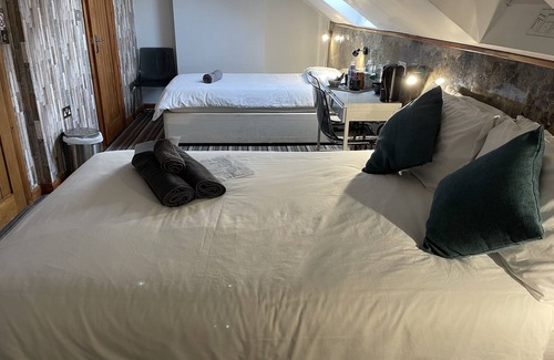 Enfield Hotel | Six Bells Hotels