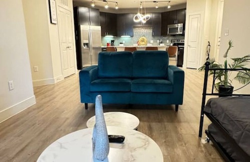 Wetmore Apartment | @Six Flags, La Cantera & Dining: Your Perfect Base
