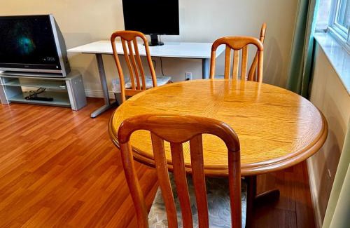 Vancouver South Apartment | SixPine Suite - 2 bedroom suite