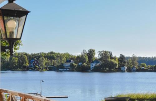 Flen Municipality Hostel | Sjönära boende med tennis- och fotbollsplan