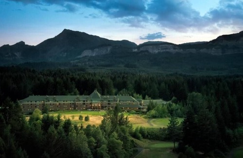 Stevenson House | Skamania Lodge, Hot Tubs, Jacuzzi, Onsite Pool, FREE Parking, Golf, Spa
