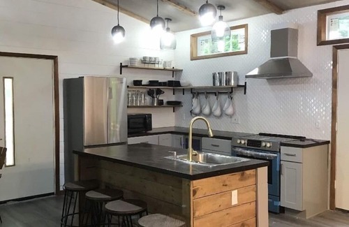Moravia Cabin | Skaneateles direct lakefront 3 bedroom cabin with 1 bedroom guest cabin