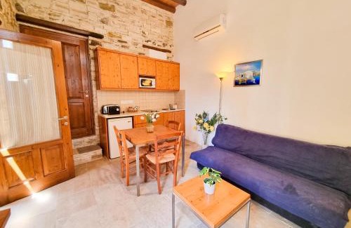 Skarinou Apartment | Skarinou's Landhouse Poolside Heaven Apartment