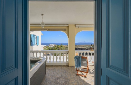 Vourvoulos House | Skarmoutsos Holiday Home|Hot tub|Free parking