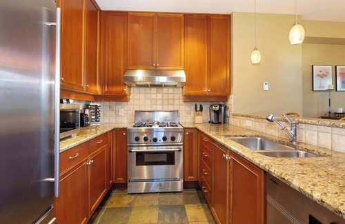 Nordic Estates House | Ski Access. Hot Tub, Fireplace, Mountain Views