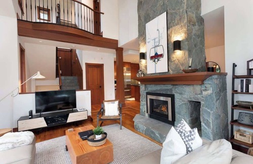 Nordic Estates House | Ski Access Townhouse w/Hot Tub & Incredible Views