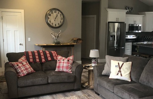 Thompsonville House | Ski Bunnies Crystal Mountain Chalet, Sleeps 15