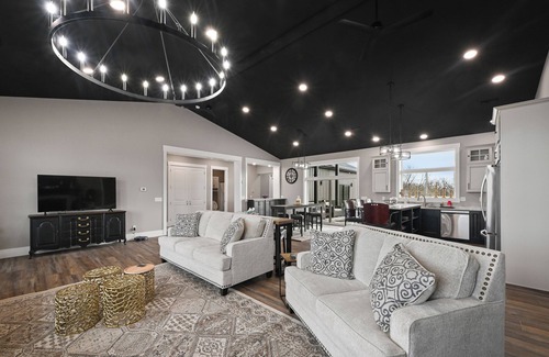 Aurora House | Ski, Casino,Concerts! Lawrenceburg has it all!