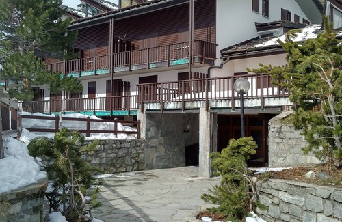Cervinia House | Ski chalet Cervinia MARTINO ski-in-ski-out 8p apartment sunny spacious wifi