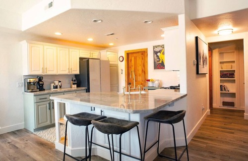 Kimball Junction Condo | Ski Condo w In Unit Sauna, Remodeled Luxury
