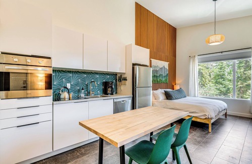 Summit Park Apartment | Ski, Hike & Fish: Modern Park City Studio