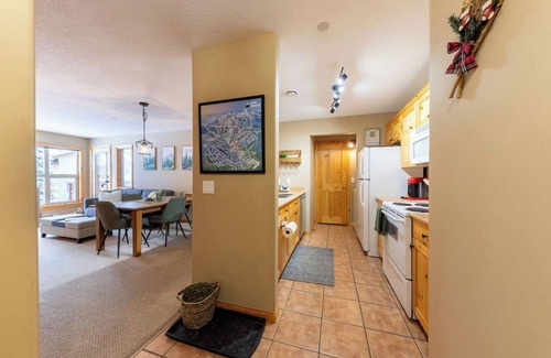 Sun Peaks Condo | Ski-In 2BR w/Private Hot Tub Walk to Village Cozy & Spacious Retreat