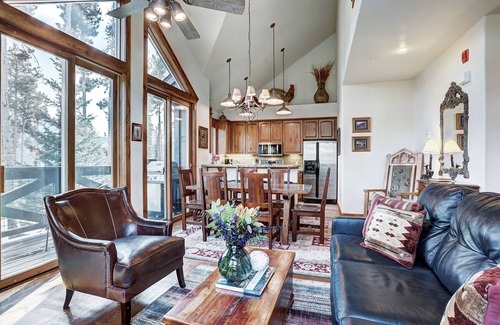 Four O'Clock House | Ski-in 3BR Saddlewood townhome at Snowflake Lift w/hot tub and mtn views