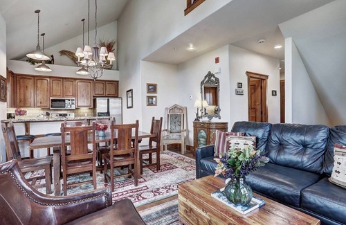Four O'Clock House | Ski-in 3BR Saddlewood townhome at Snowflake Lift w/hot tub and mtn views