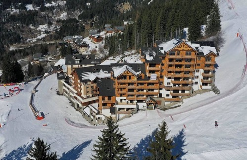Oz Apartment | Ski in and Ski out in style in Oz/Alpe d’Huez and great for the Summer too!