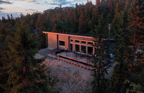 Syote Villa | Ski-in Log Villa with Stunning Jacuzzi Views at Syöte