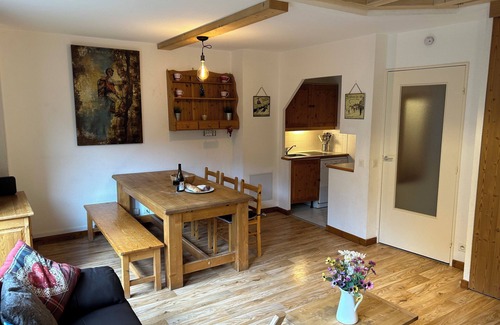 La Perriere Apartment | Ski In & Out Large Duplex South Facing Apartment with Sauna & Free Fibre WiFi