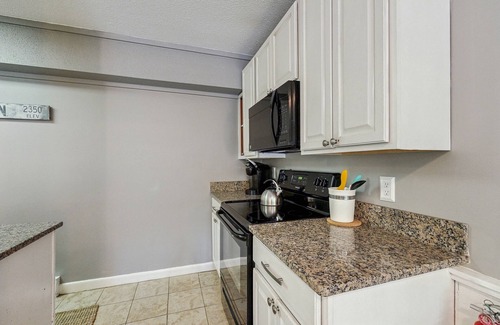 Bartlett Condo | Ski-In/Out Mountain Condo w/Free WiFi, Deck, Ski View, Private W/D, & Gas Grill