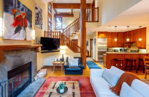 Nordic Estates House | SKI IN/OUT | Spacious 4BR | Private Hot Tub | Double Garage | Managed By Aloha Whistler